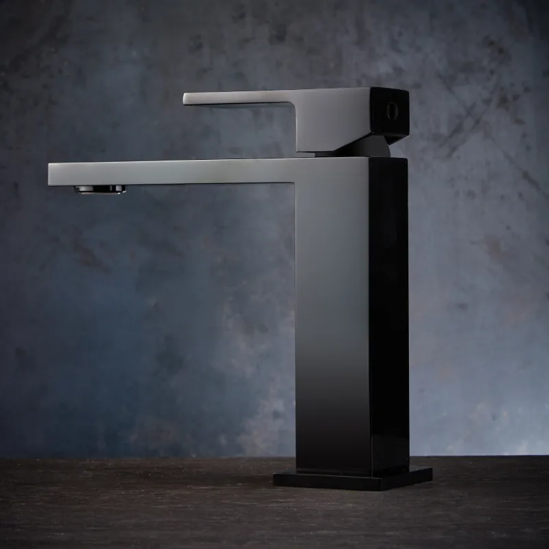 Miscelatore da lavabo Bugnatese Tetris in nero opaco dal design squadrato