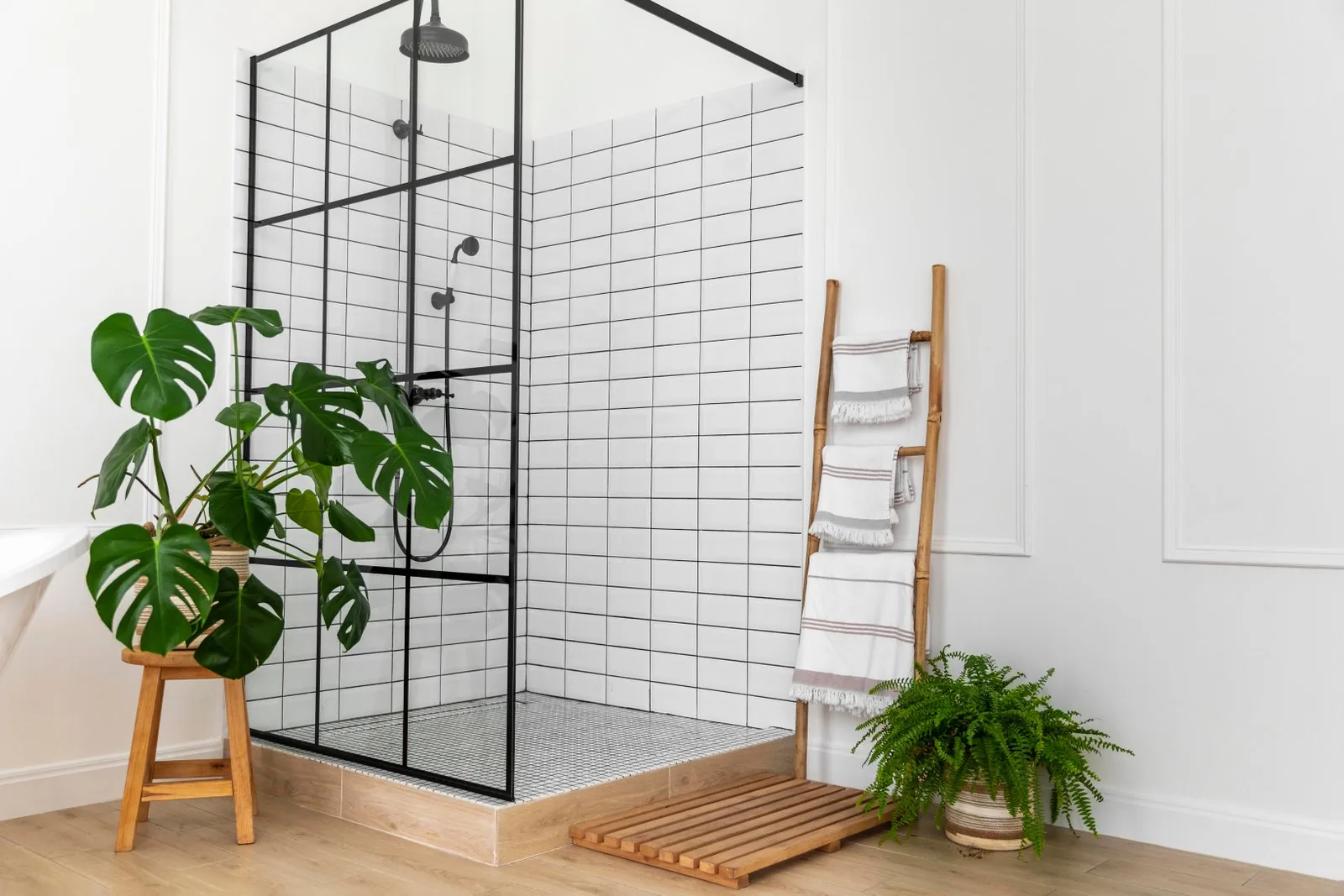 Box doccia in un bagno bianco