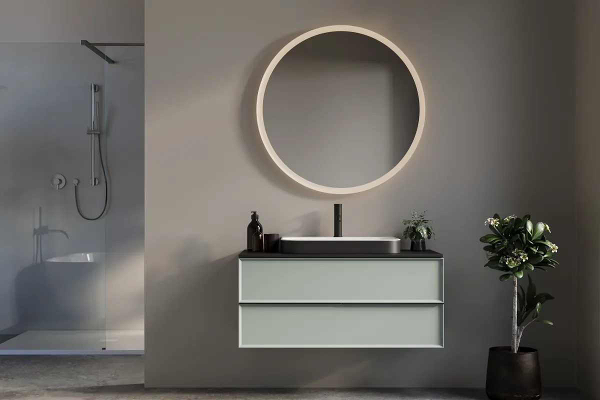 Idee per arredare un bagno piccolo con mobile sospeso e specchio tondo retroilluminato