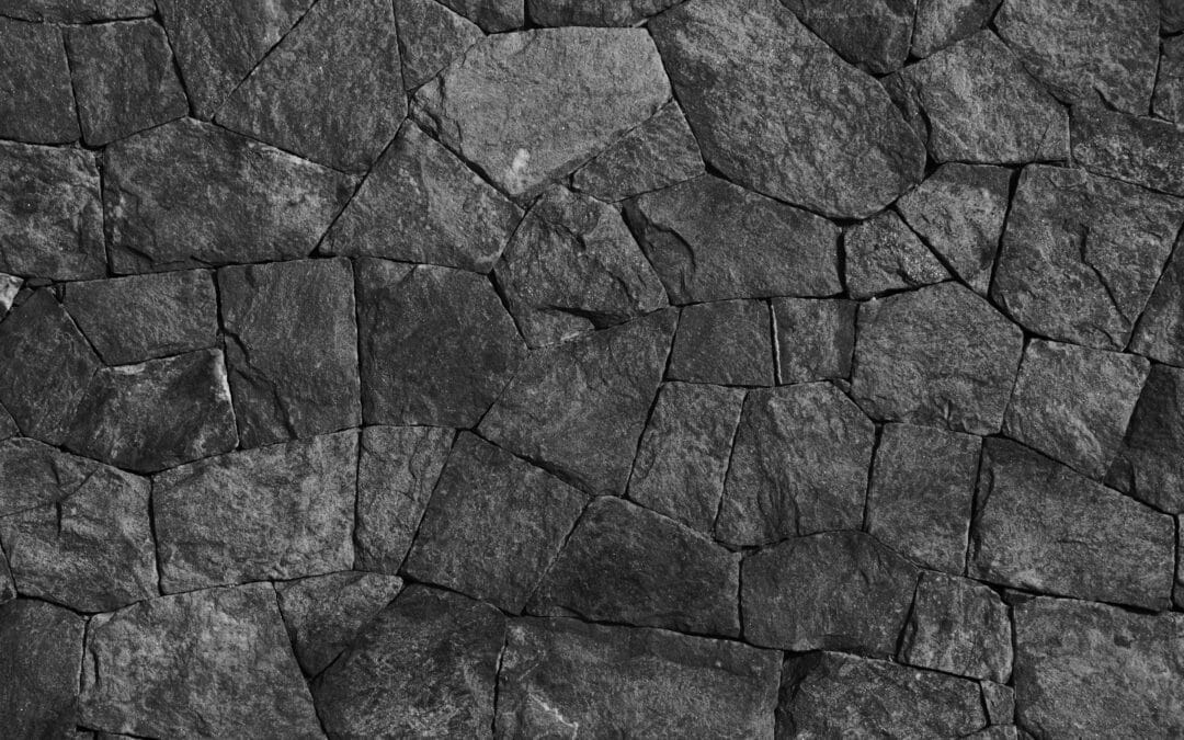Pietra Naturale o Gres Porcellanato Effetto Pietra? La Guida Completa per la Scelta Giusta